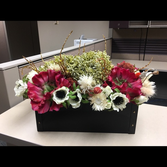 Absolutely gorgeous flower arrangement - Picture 4 of 4